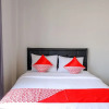 Отель OYO 1352 Jember Town Square Residence, фото 4