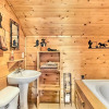Отель Cabin w/ Hot Tub & Deck ~ 12 Mi to Pigeon Forge!, фото 7