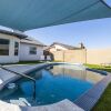 Отель Glendale Keim 4 Bedroom Home by RedAwning, фото 31