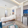 Отель Live in a funky & renovated studio near Acropolis, фото 3