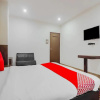Отель OYO 74184 Hotel Meredian Comfort Inn, фото 4