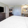 Отель Candlewood Suites Kalamazoo Se, an IHG Hotel, фото 6