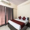 Отель OYO 477 Apartment Bandra East, фото 6