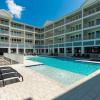 Отель Sea Glass 305 1 Bedroom Condo, фото 14