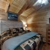Отель A-bluff & Beyond 2 Bedroom Cabin by RedAwning, фото 5
