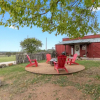 Отель Gorgeous Barn Cabin With Firepit 10min From Main St, фото 12