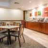 Отель Comfort Suites Grand Rapids North, фото 29