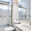 Отель Arlington Manor - 5br/3ba Sleeps 18+ Hottub/firepit 5 Bedrooms 3 Bathr, фото 7