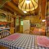 Отель Lone Pine Lodge - 2 Br Cabin, фото 5