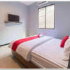 Отель RedDoorz Syariah near T2 Juanda Airport 2, фото 3