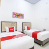 Отель OYO 90281 Griya Bawean Syariah, фото 7