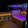Отель Arranview Holiday Park Luxury Glamping Pods & Lodges all with private Hot-tubs, фото 15