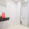 Отель RedDoorz Plus near Van Mieu Quoc Tu Giam, фото 9