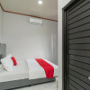 Отель RedDoorz Plus near Jungeland Sentul, фото 10