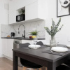 Отель Spacious Apartment for 4 by Renters, фото 10