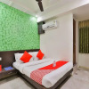 Отель Oyo 15581 Rajshree, фото 15