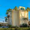 Отель La Quinta Inn & Suites by Wyndham West Palm Beach Airport, фото 1
