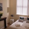 Отель The Manchester St Petersgate - Sleeps up to 6 Close to Train Station Very Central, фото 4