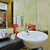 Отель ZEN Rooms Near Grand Indonesia Mall, фото 9