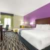 Отель La Quinta Inn & Suites by Wyndham Bridge City, фото 6