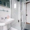 Отель Gorgeous Light Apartment In West End, фото 8
