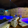 Отель Luxury Sea View Penthouse with Hot Tub, фото 12