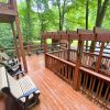 Отель Creeksong Hollow 2 Bedroom Cabin by RedAwning, фото 19