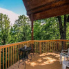 Отель Bear Country Cabin, 2 Bedrooms, Sleeps 6, Private, Foosball, Hot Tub, фото 3