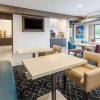Отель La Quinta Inn & Suites by Wyndham Wichita Airport, фото 3