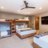 Отель Luxury Service 1 Bedroom & Bunkroom – Sleeps 16 – Daily HK condo, фото 4
