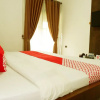 Отель OYO 438 Cemara's Homestay, фото 8