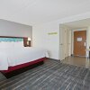 Отель Hampton Inn & Suites Orlando Intl Dr N, фото 3