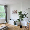 Отель Modern and light 2 bed flat in SW2, фото 3