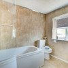 Отель Escape to the Seaside in This Pretty Coastal Cottage, Perfect for a Relaxing Holiday, фото 2
