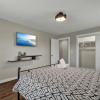 Отель River Oaks Retreat With Hot Tub, фото 17