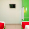 Отель RedDoorz Syariah @ Dinda Residence, фото 9