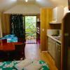 Отель Lake Eacham Tourist Park & Self Contained Cabins, фото 6