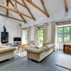Отель Bright Holiday Home in Saint Kew With Fireplace, фото 2