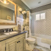 Отель Charming Charlotte Cottage on a Half Acre!, фото 16