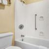 Отель Econo Lodge Inn And Suites, фото 9