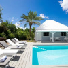 Отель Exclusive Terres Basses Location, Heated Pool, Near Beach, Shops, Restos, AC, Free Wifi, фото 1