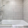 Отель The London Crib - Relaxing 1bdr Flat With Terrace, фото 10