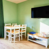 Отель Bluebirds Cottage Light Airy 2BD Bourton, фото 19