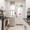Отель Cozy 2-storey 2BR Apt - Near Parks and King St, фото 13