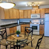 Отель Bright 2BR U/G parking LRT&Transit 1Min Walk, фото 12