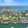 Отель Plantation Ct. 725 Beautiful Waterfront Pool Home! 3 Bedroom Home by Redawning, фото 20