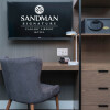 Отель Sandman Signature Calgary Airport Hotel, фото 2