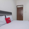 Отель RedDoorz near Teras Kota 2, фото 4