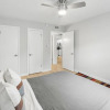 Отель Stylish 2BR Near UT Hyde Park Evonify, фото 19