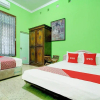 Отель OYO 94009 Homestay Ndalem Kademangan, фото 3